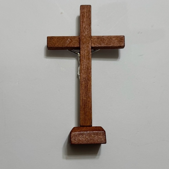 WOODEN CRUCIFIX DECOR - Picture 3 of 6